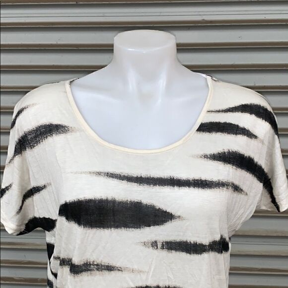 🛍️NWT Kenzie size small zebra print top - Picture 5 of 7